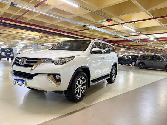 TOYOTA HILUX SW4 2.8 SRX 4X4 16V TURBO INTERCOOLER DIESEL 4P AUTOMÁTICO